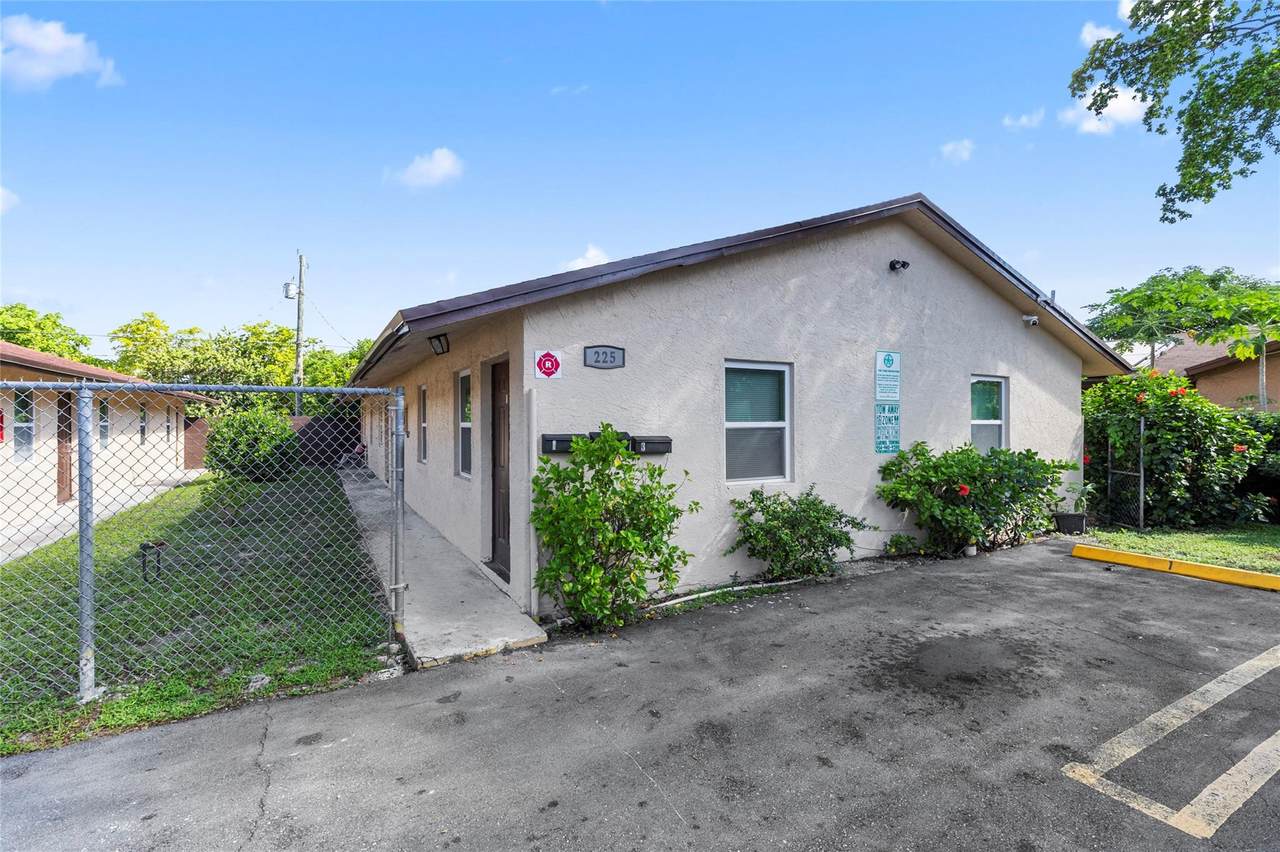 225 12th Ct - Photo 1