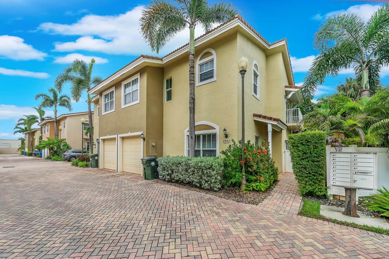 1251 32nd St - Photo 1