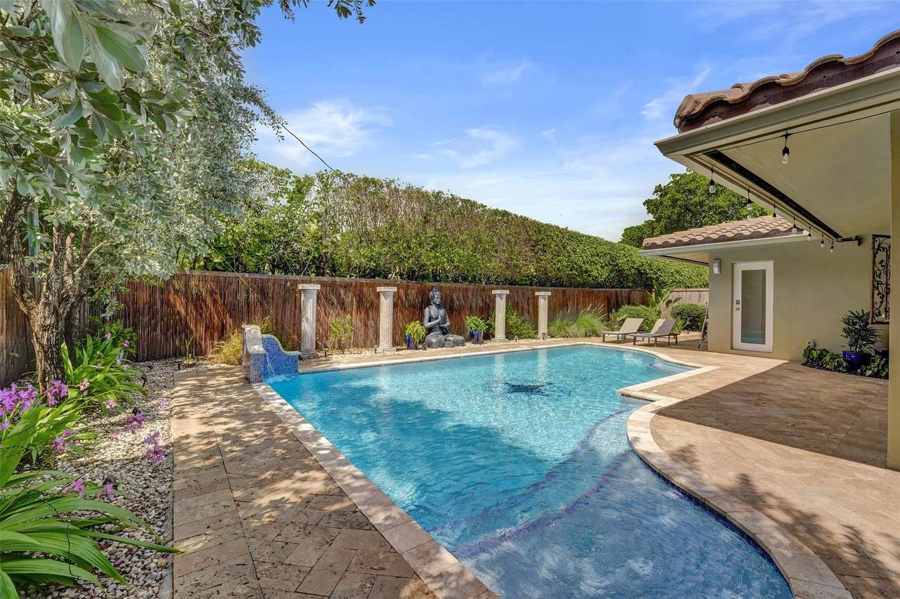 2732 26th St - Photo 1