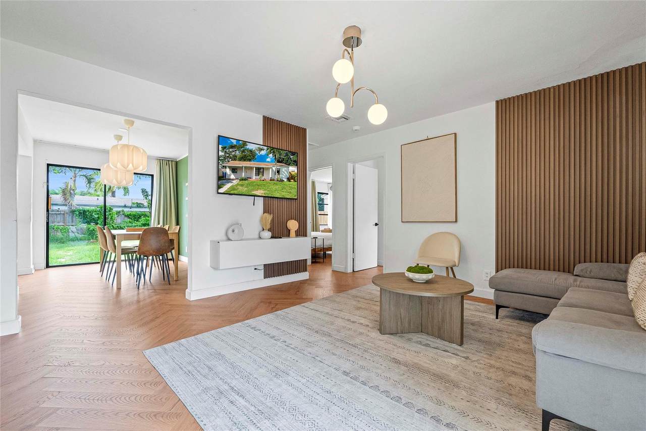 121 53rd Ct - Photo 1