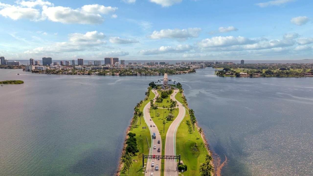 11930 Bayshore Dr - Photo 1