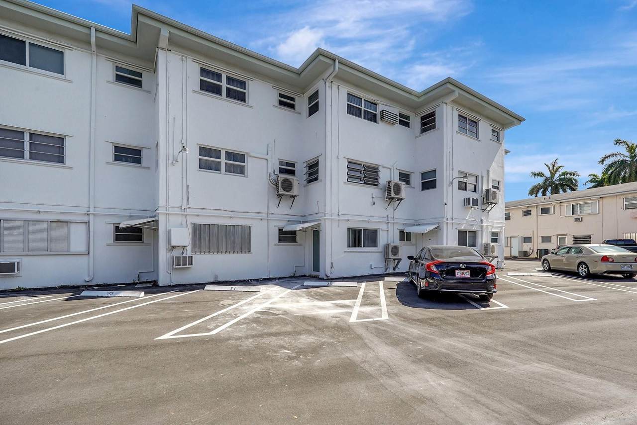 161 10th Ave - Photo 1