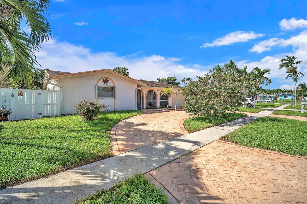 7950 8th Ct - Photo 1