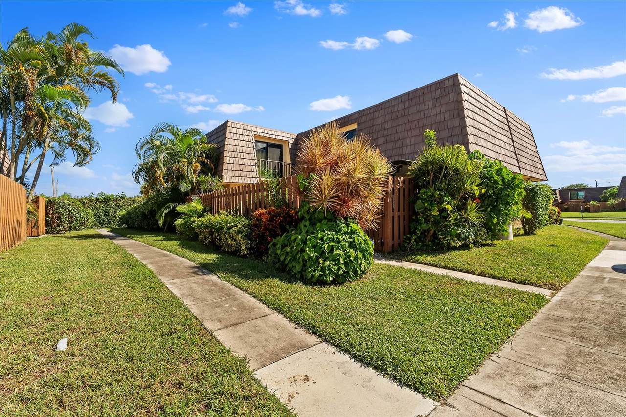 581 Springdale Cir - Photo 1