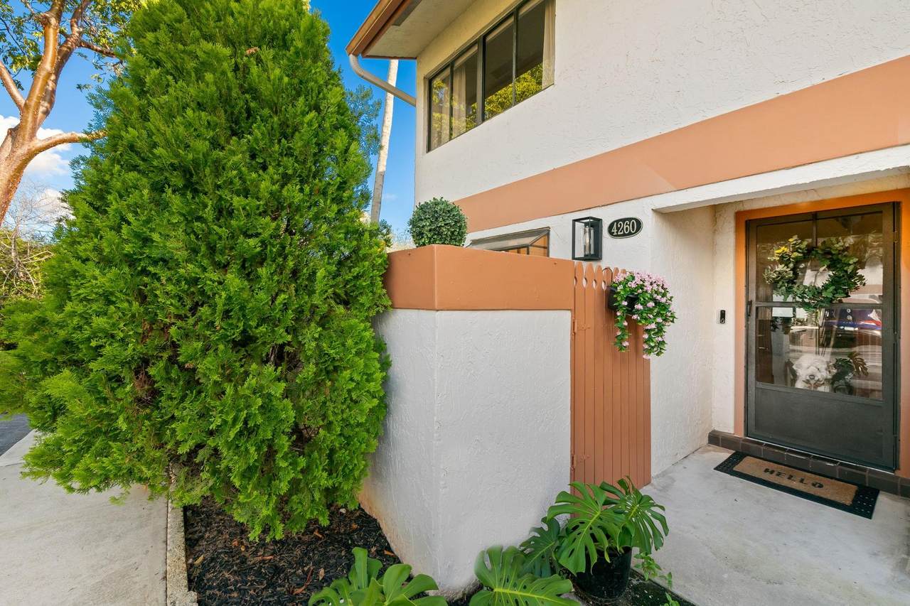 4260 70th Ter - Photo 1