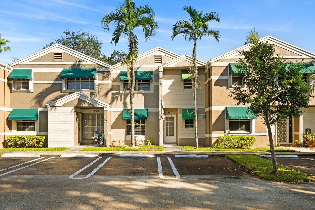 12371 52nd St - Photo 1