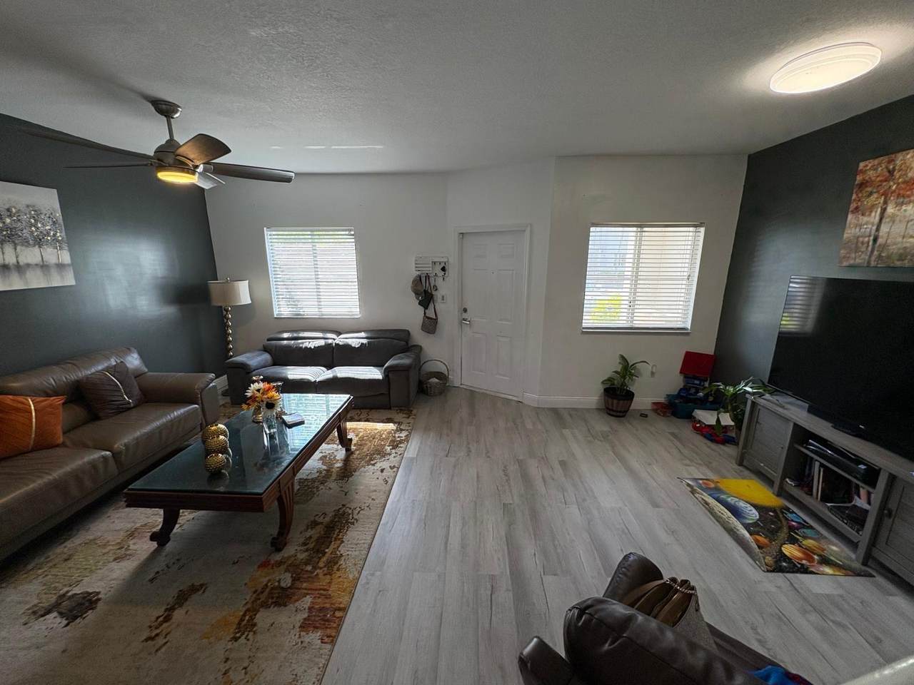 1571 31st Ct - Photo 1