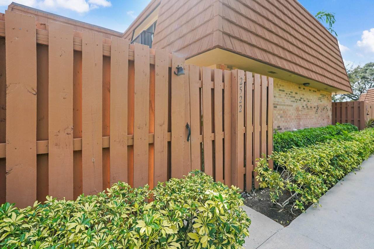 2522 Camelot Ct - Photo 1