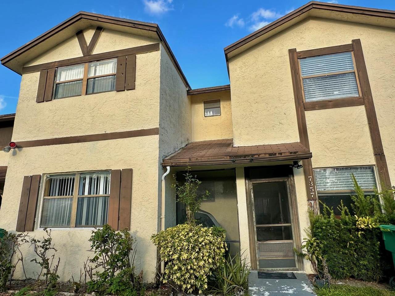 7357 34th St - Photo 1