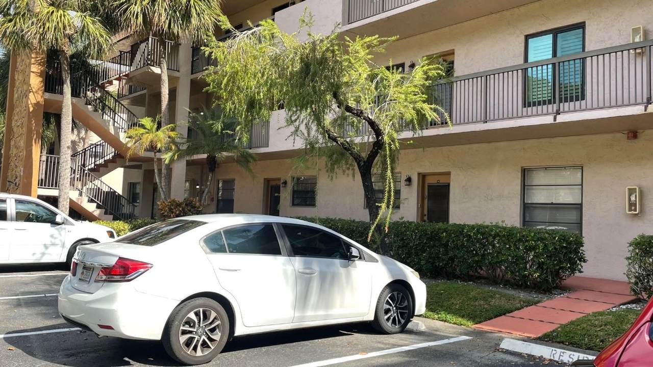 6080 Sabal Palm Boulevard - Photo 1