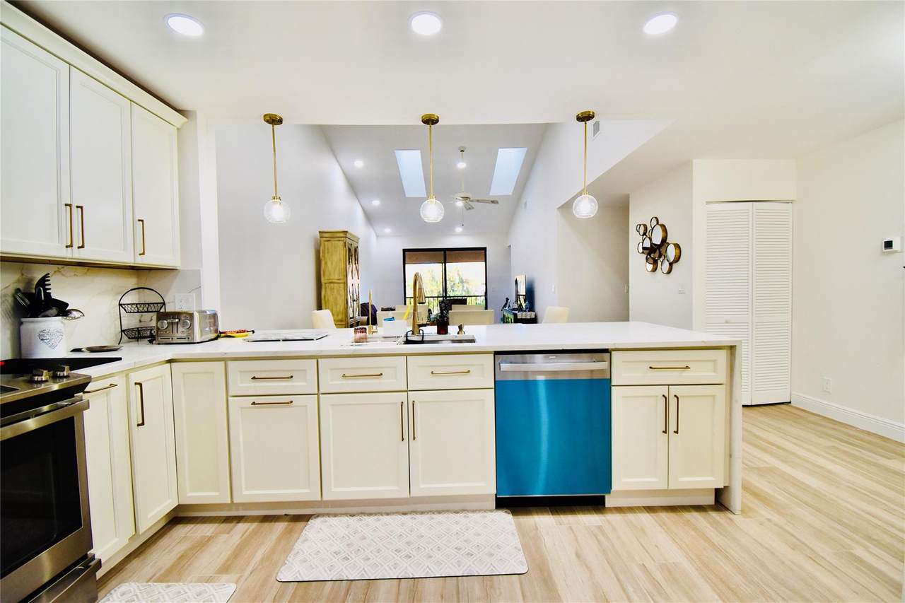 7917 La Mirada - Photo 1