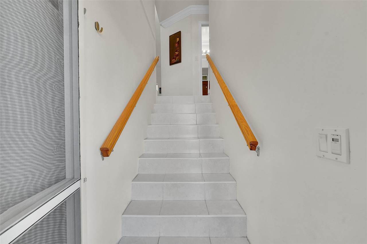 https://bt-photos.global.ssl.fastly.net/beaches/1280_boomver_1_F10548719-2.jpg