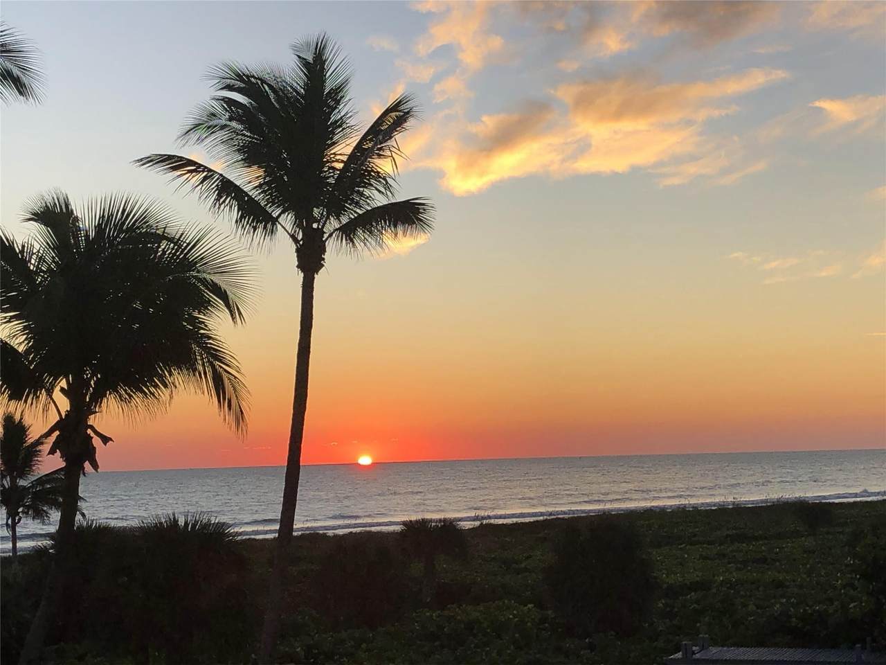 https://bt-photos.global.ssl.fastly.net/beaches/1280_boomver_1_F10549075-2.jpg