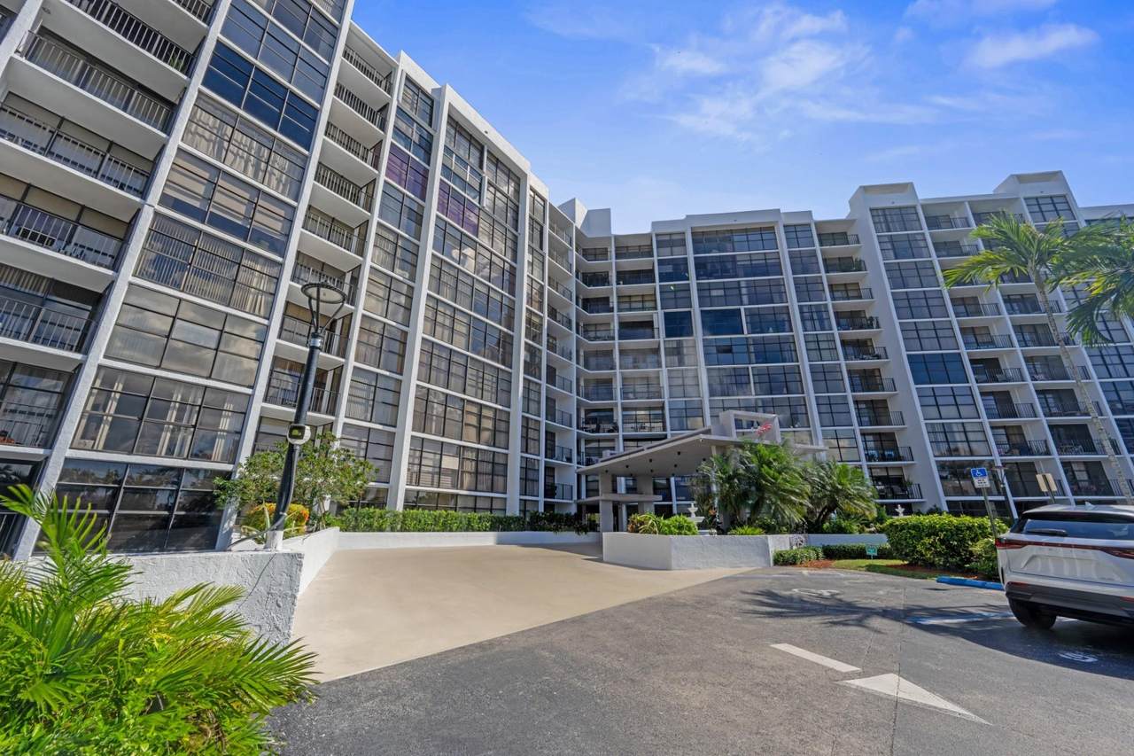 600 Parkview Drive - Photo 1