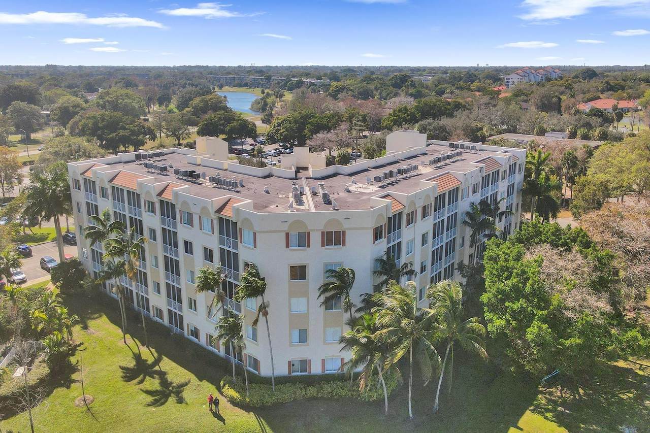 3600 Oaks Clubhouse Drive - Photo 1