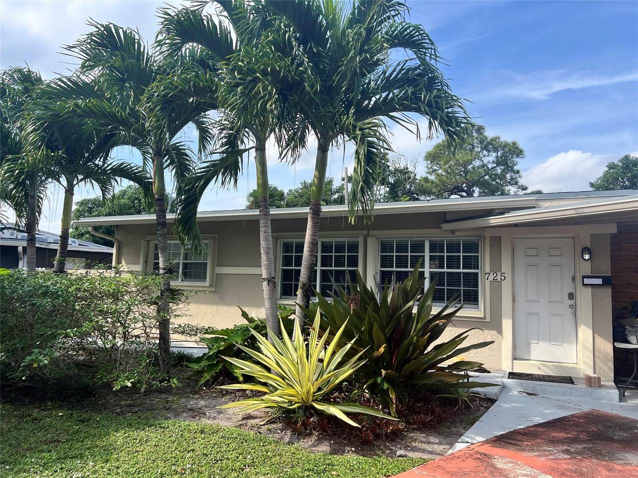 725 Carolina - Photo 1