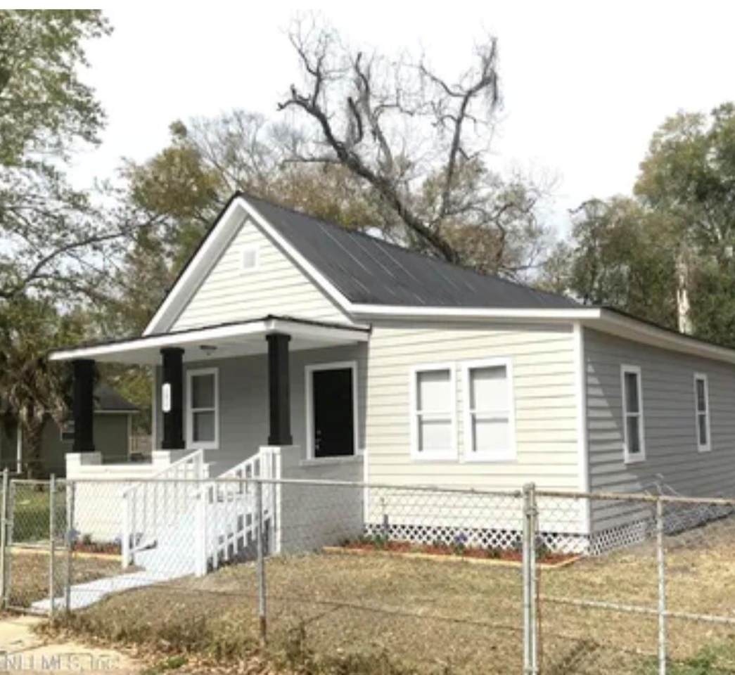 1607 Logan - Photo 1