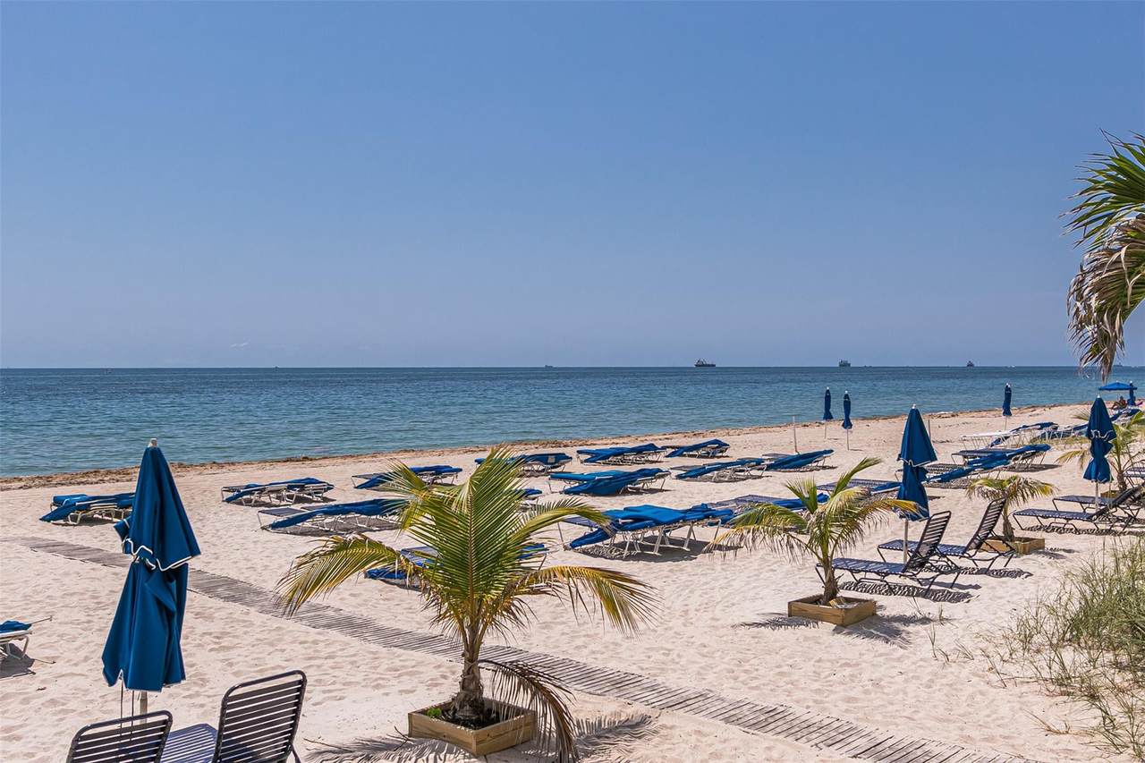 https://bt-photos.global.ssl.fastly.net/beaches/1280_boomver_1_F10551324-2.jpg