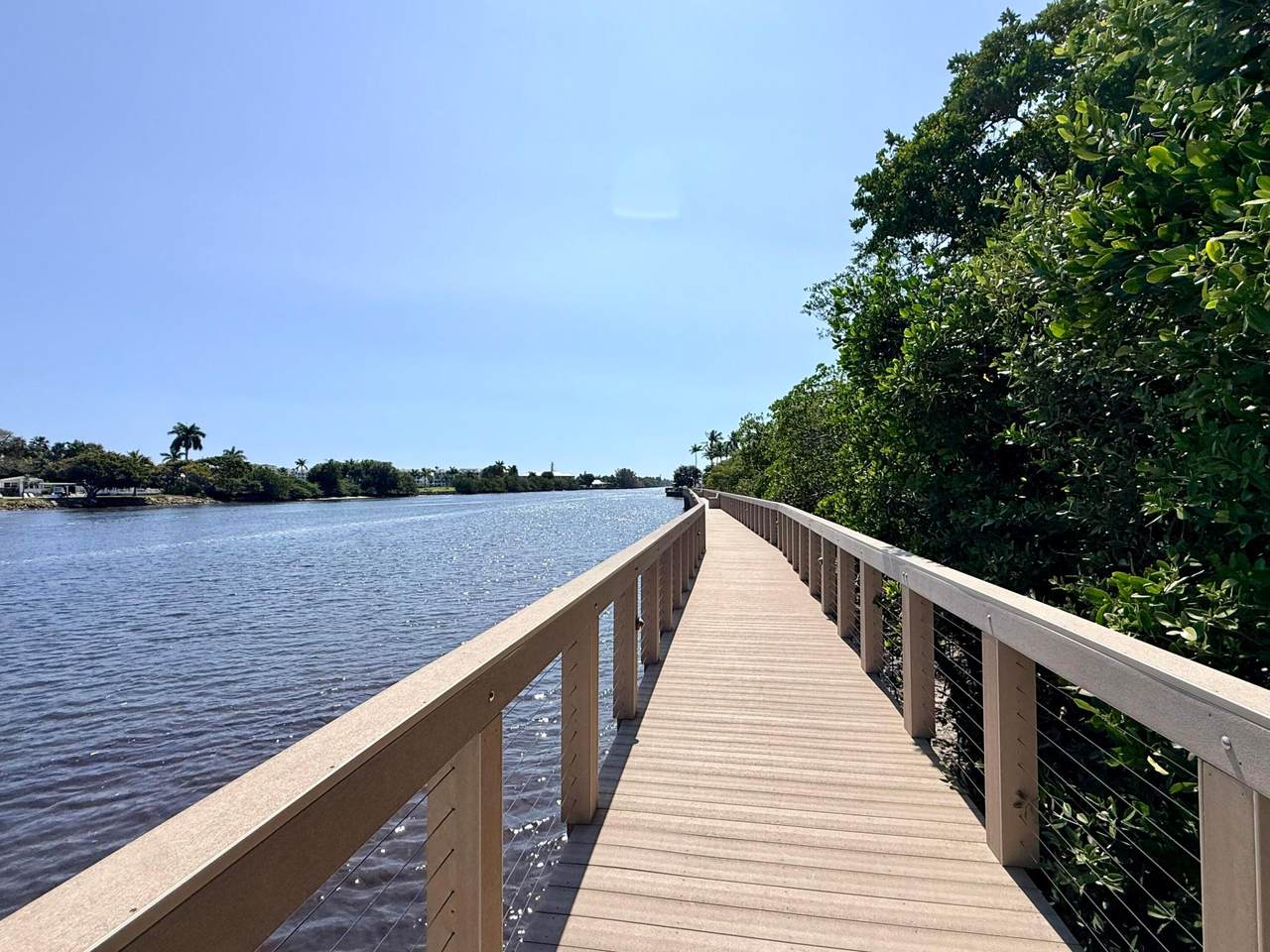https://bt-photos.global.ssl.fastly.net/beaches/1280_boomver_1_F10551490-6.jpg