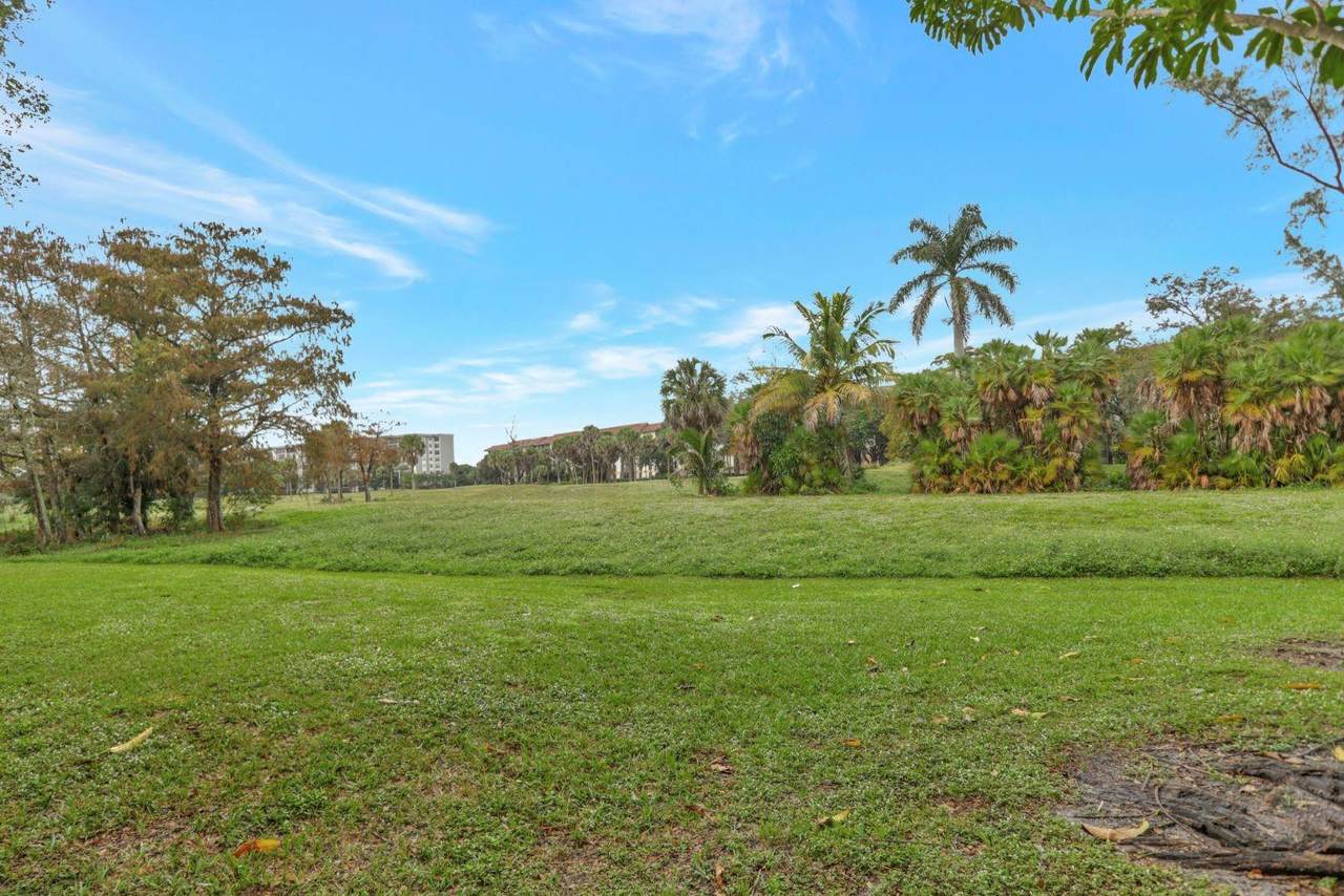 4168 Inverrary Drive - Photo 1