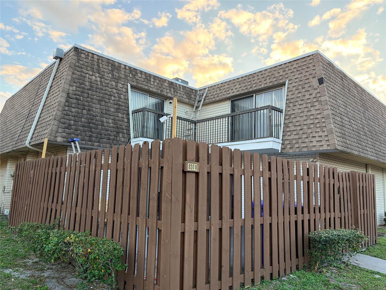 8208 23 - Photo 1