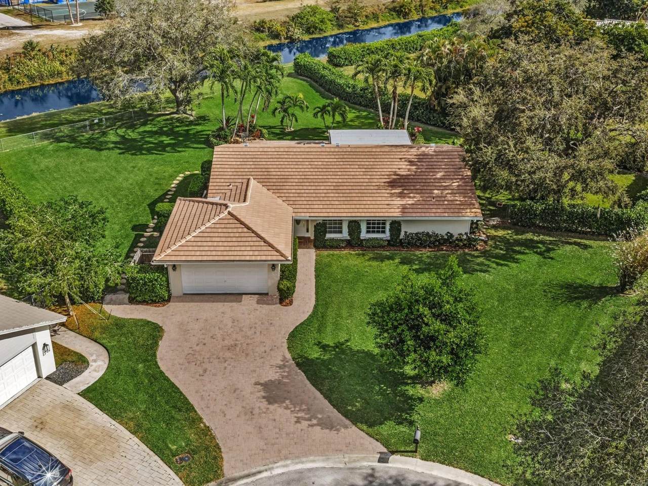 8140 13th Place - Photo 1