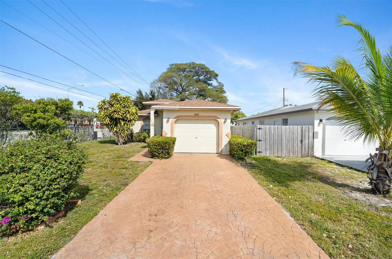 3095 8th Street - Photo 1