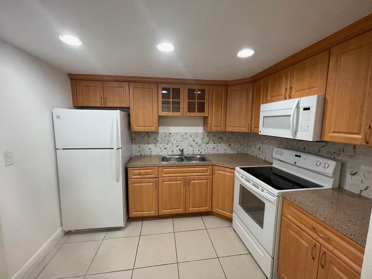 9365 Fontainebleau Boulevard - Photo 1