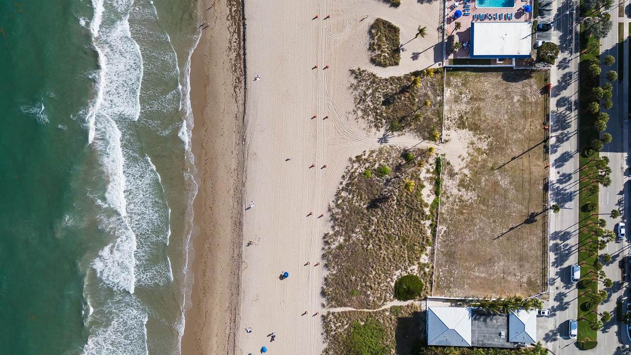 https://bt-photos.global.ssl.fastly.net/beaches/1280_boomver_1_F10555723-2.jpg