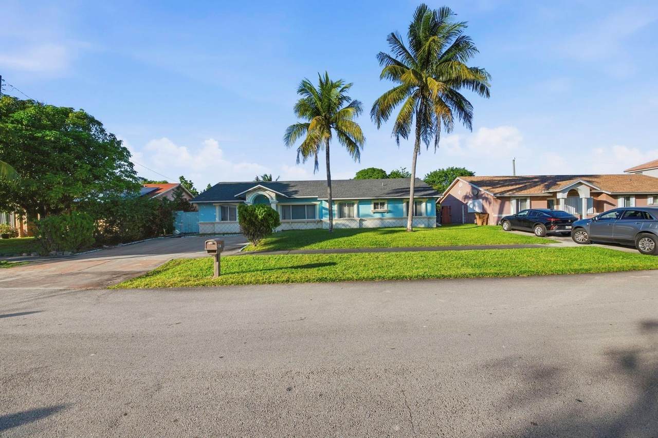 561 38th Street - Photo 1