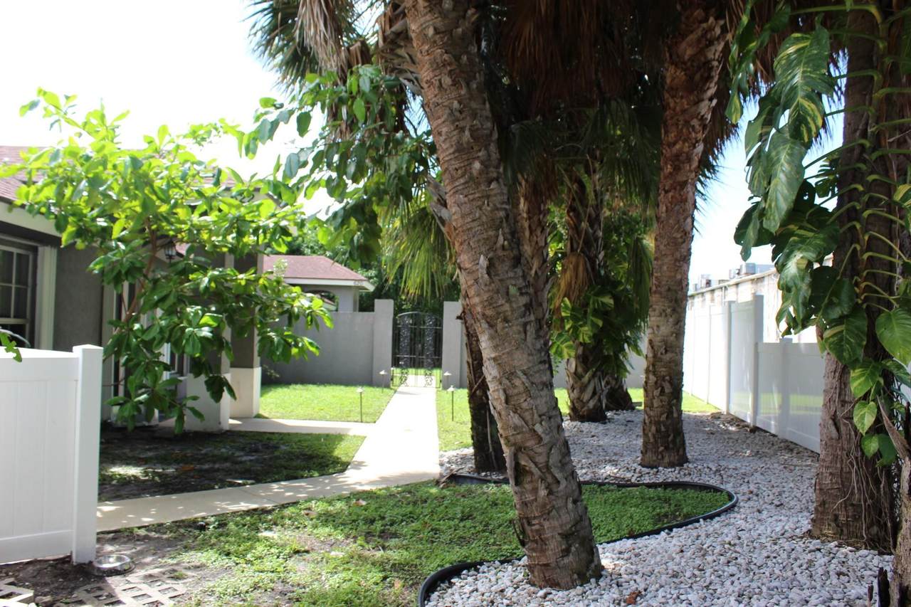 https://bt-photos.global.ssl.fastly.net/beaches/1280_boomver_1_F10555953-2.jpg