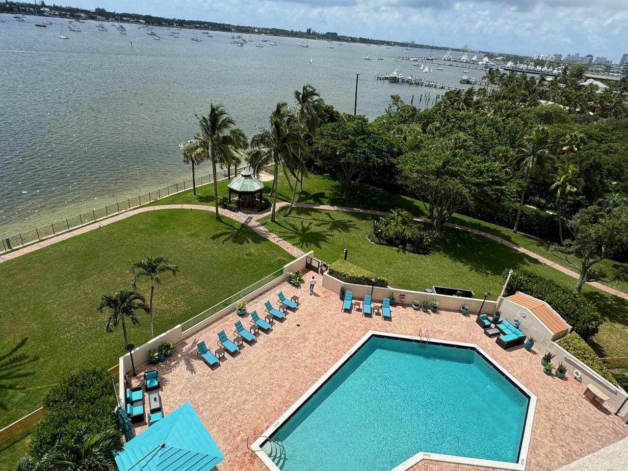 https://bt-photos.global.ssl.fastly.net/beaches/1280_boomver_1_R11004924-2.jpg