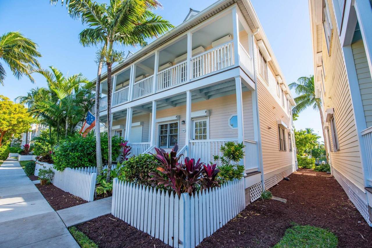 7073 Hawks Cay Boulevard - Photo 1