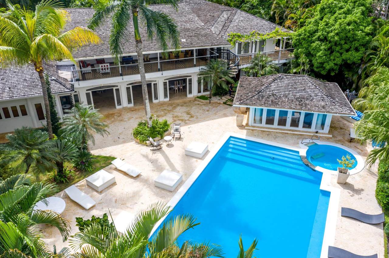 https://bt-photos.global.ssl.fastly.net/beaches/1280_boomver_1_R11063136-2.jpg