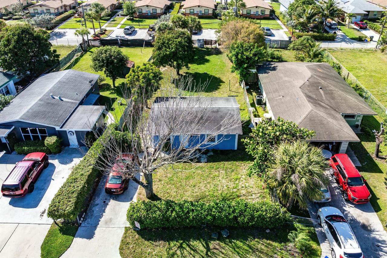 218 11th Avenue - Photo 1