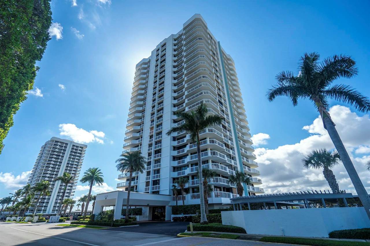 123 Lakeshore Drive - Photo 1