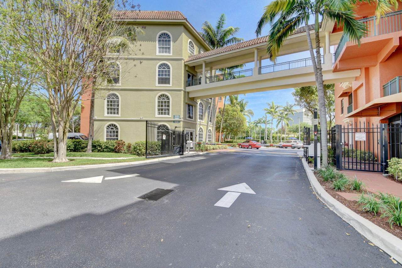 1640 Presidential Way - Photo 1
