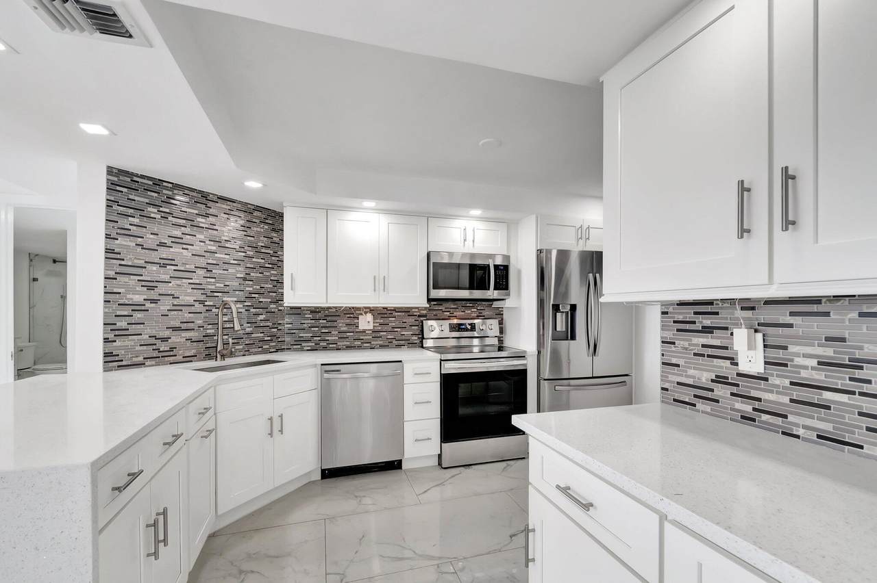 2400 Presidential Way - Photo 1