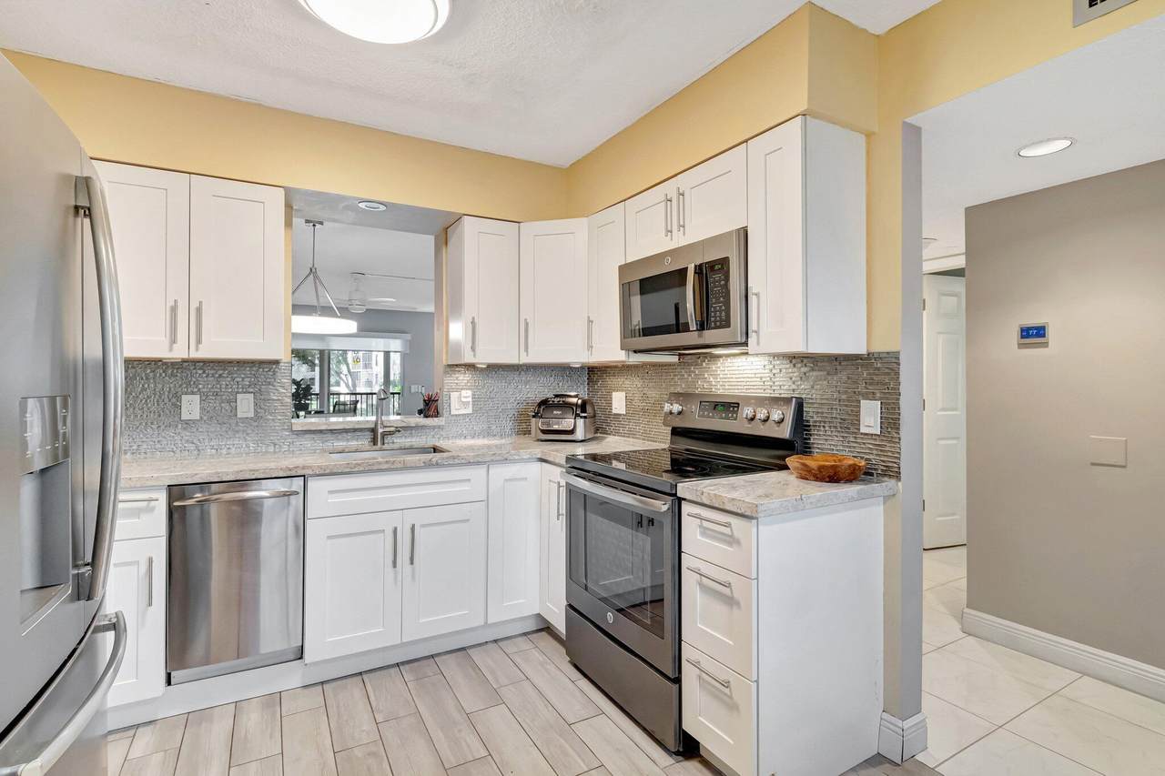 6585 Kensington Lane - Photo 1