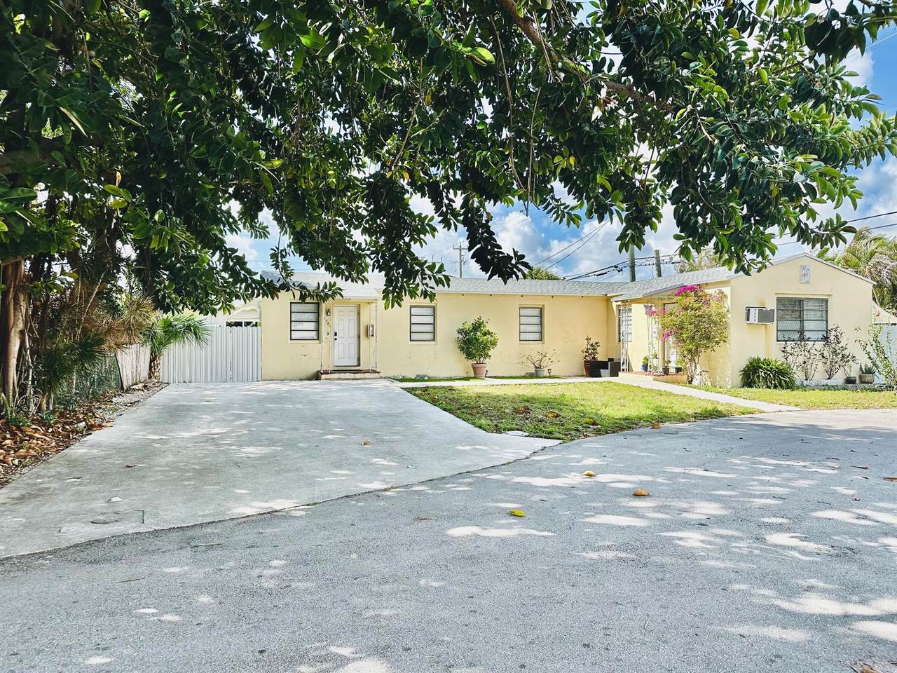 2140 Monroe Terrace - Photo 1