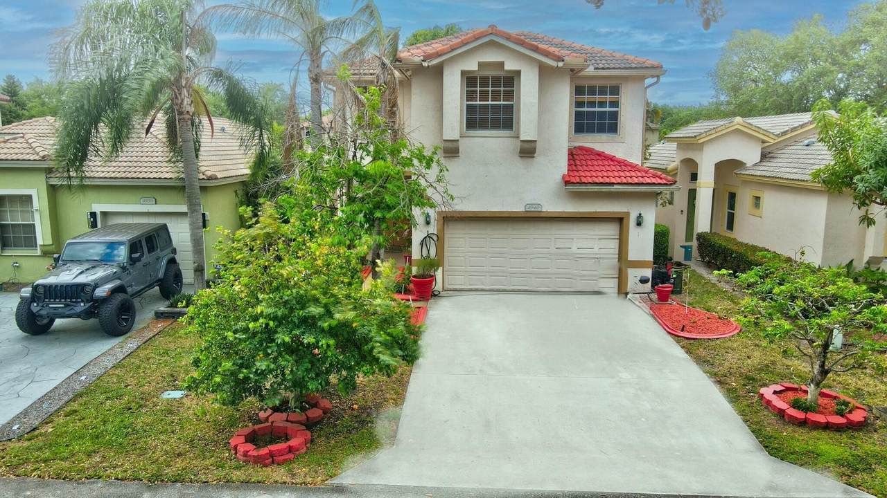 4940 Pelican - Photo 1