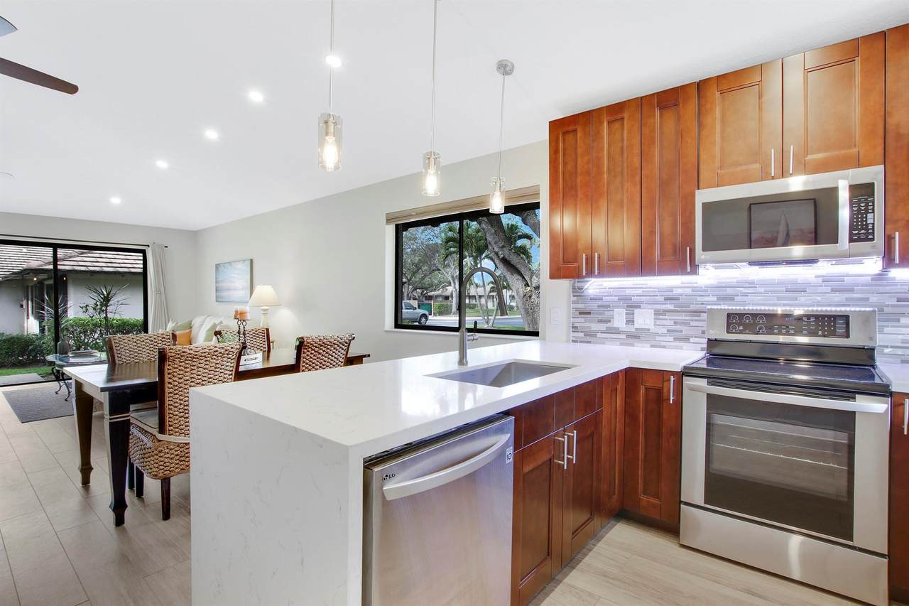 533 Club Drive - Photo 1