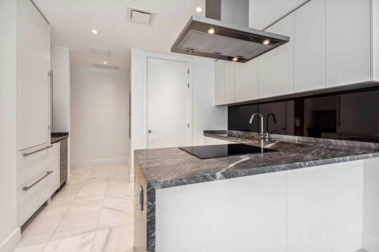 700 26th Terrace - Photo 1