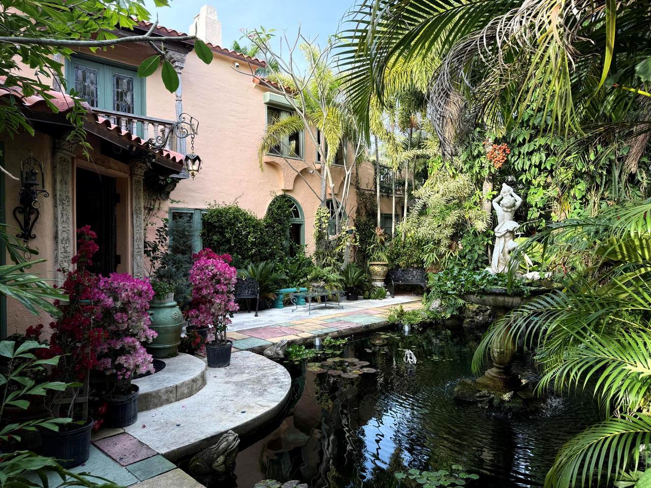 211 30th Street - Photo 1