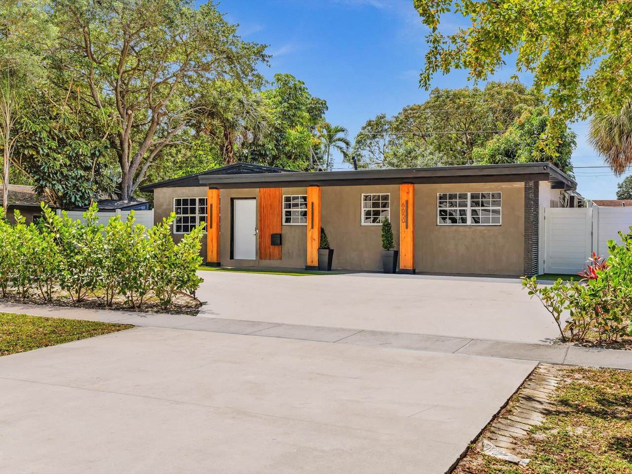 6650 Johnson Street - Photo 1