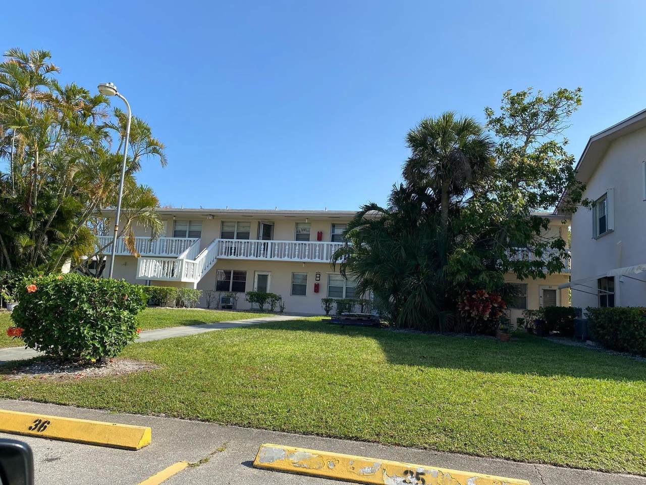 215 Canterbury J - Photo 1