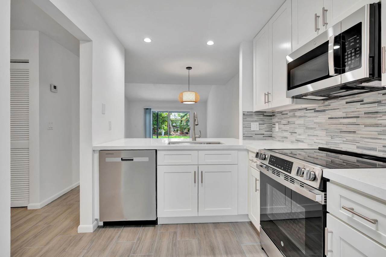 208 Palmetto Court - Photo 1