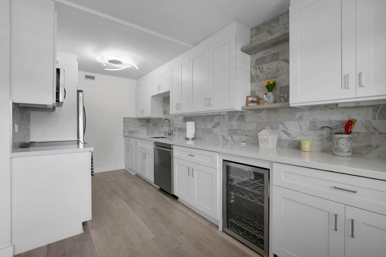 1084 Guildford - Photo 1