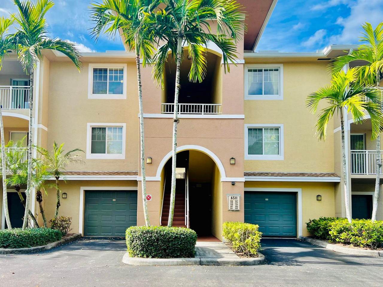6511 Emerald Dunes Drive - Photo 1