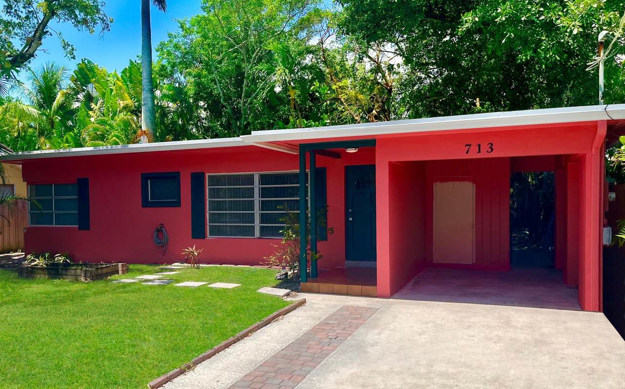 713 17th Terrace - Photo 1